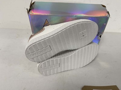 Lot 3864 - Sketchers Street children's hi ridge trainers...