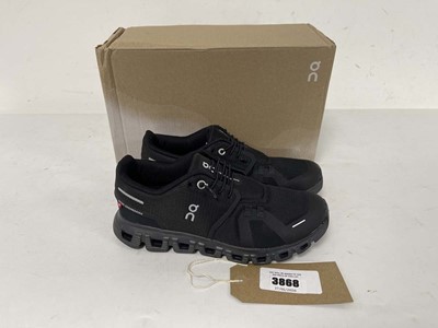 Lot 3868 - On Cloud Running cloud 6 trainers in black...