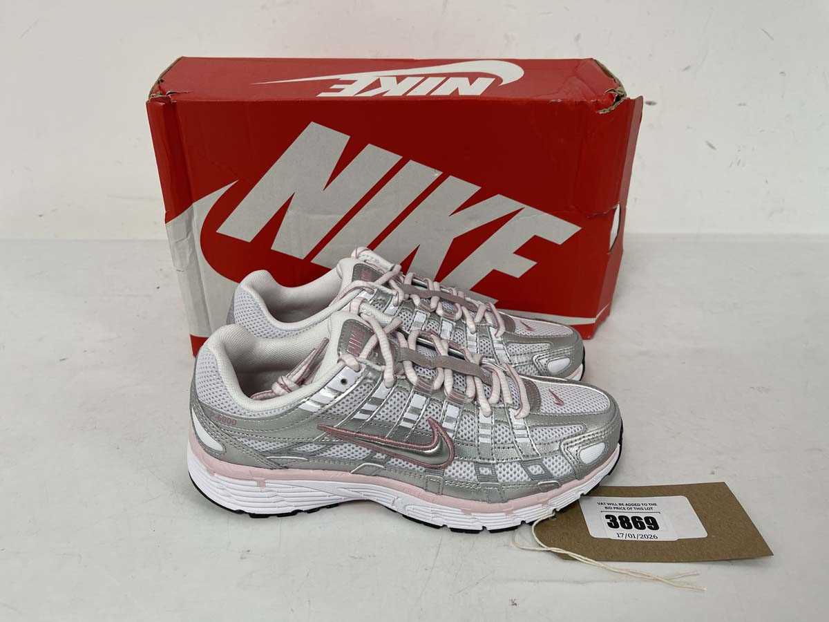 Lot 3869 - Nike P-6000 trainers in silver / pink size UK4...