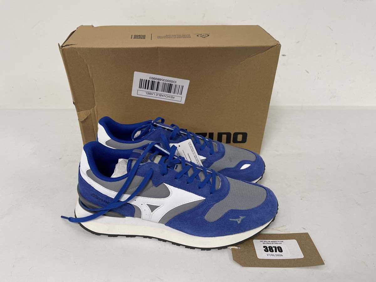 Lot 3870 - Mizuno sports style trainers in blue size...
