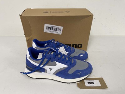 Lot 3870 - Mizuno sports style trainers in blue size...