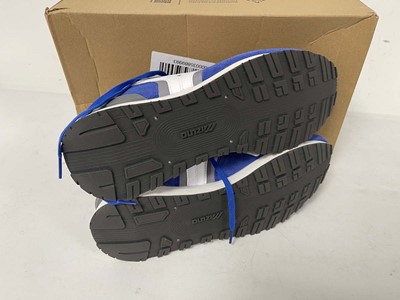 Lot 3870 - Mizuno sports style trainers in blue size...