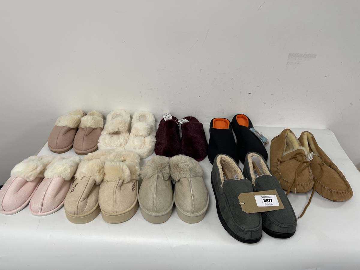 Lot 3877 - 9x Pairs of slippers in various styles to...