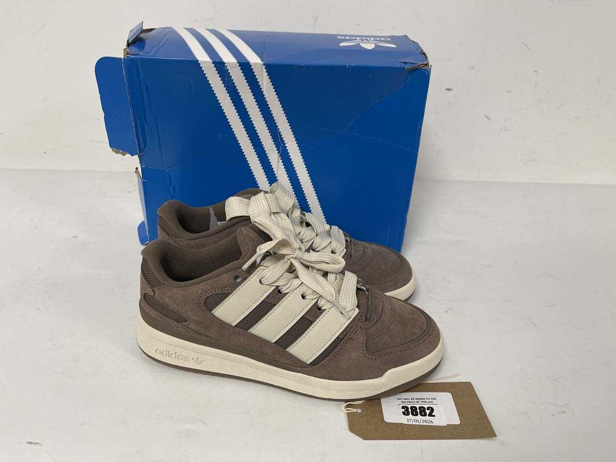 Lot 3882 - Adidas forum2000 trainers in brown size UK8 -...