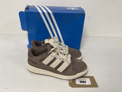 Lot 3882 - Adidas forum2000 trainers in brown size UK8 -...