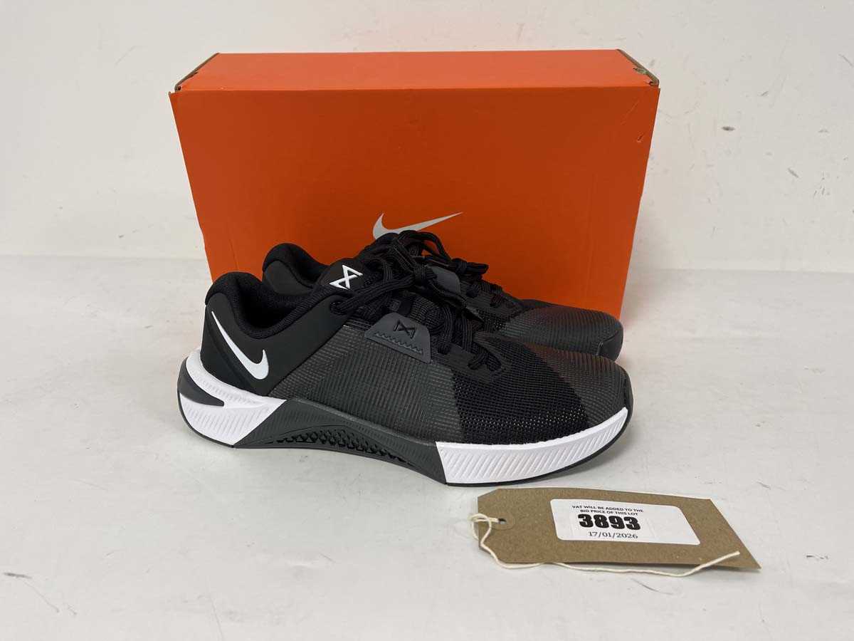 Lot 3893 - Nike metcon 10 trainers in black size UK6 - boxed