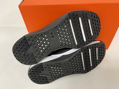 Lot 3893 - Nike metcon 10 trainers in black size UK6 - boxed