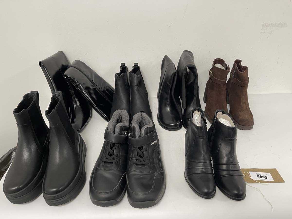 Lot 3902 - 7x Pairs of boots in various styles to include...