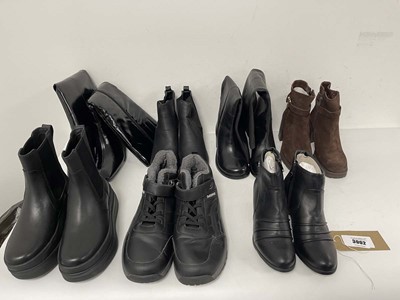 Lot 3902 - 7x Pairs of boots in various styles to include...