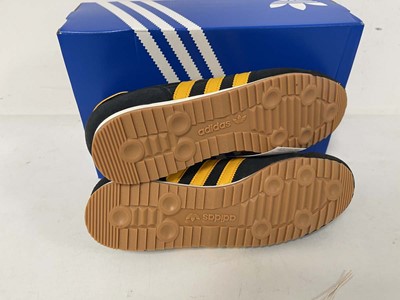 Lot 3908 - Adidas R71 trainers in black size UK8 - boxed