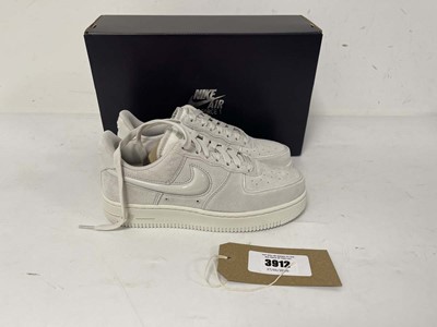 Lot 3912 - Nike air force 1 '07 trainers in light bone...