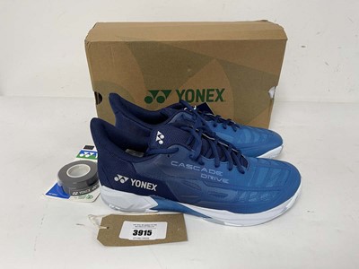 Lot 3915 - Yonex power cushion cascade drive trainers in...
