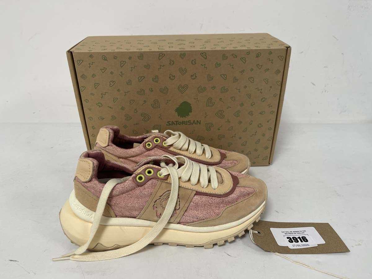 Lot 3916 - Satorisan dharma trainers in red size EU39 -...