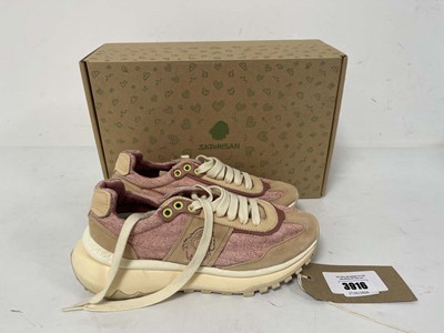 Lot 3916 - Satorisan dharma trainers in red size EU39 -...