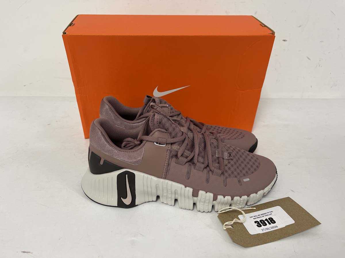 Lot 3918 - Nike free metcon 5 trainers in smokey mauve...