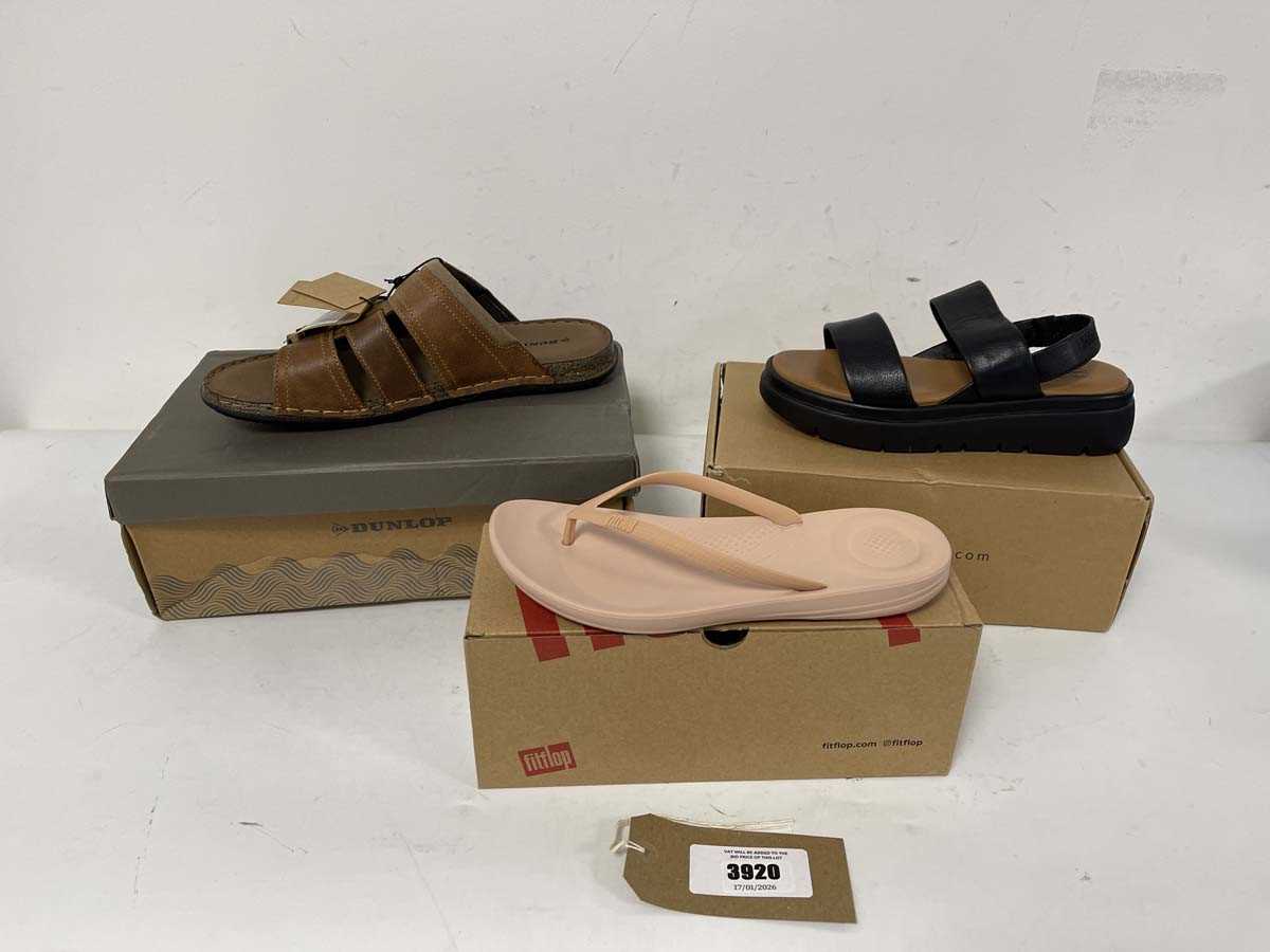 Lot 3920 - 3x Boxed pairs of sandals to include Fitflop...