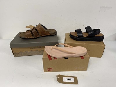 Lot 3920 - 3x Boxed pairs of sandals to include Fitflop...