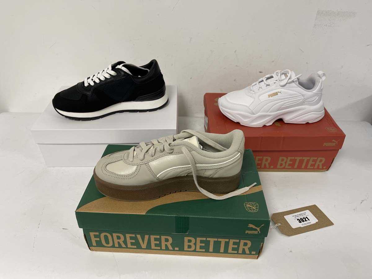 Lot 3921 - 3x Boxed pairs of trainers to include Guess...