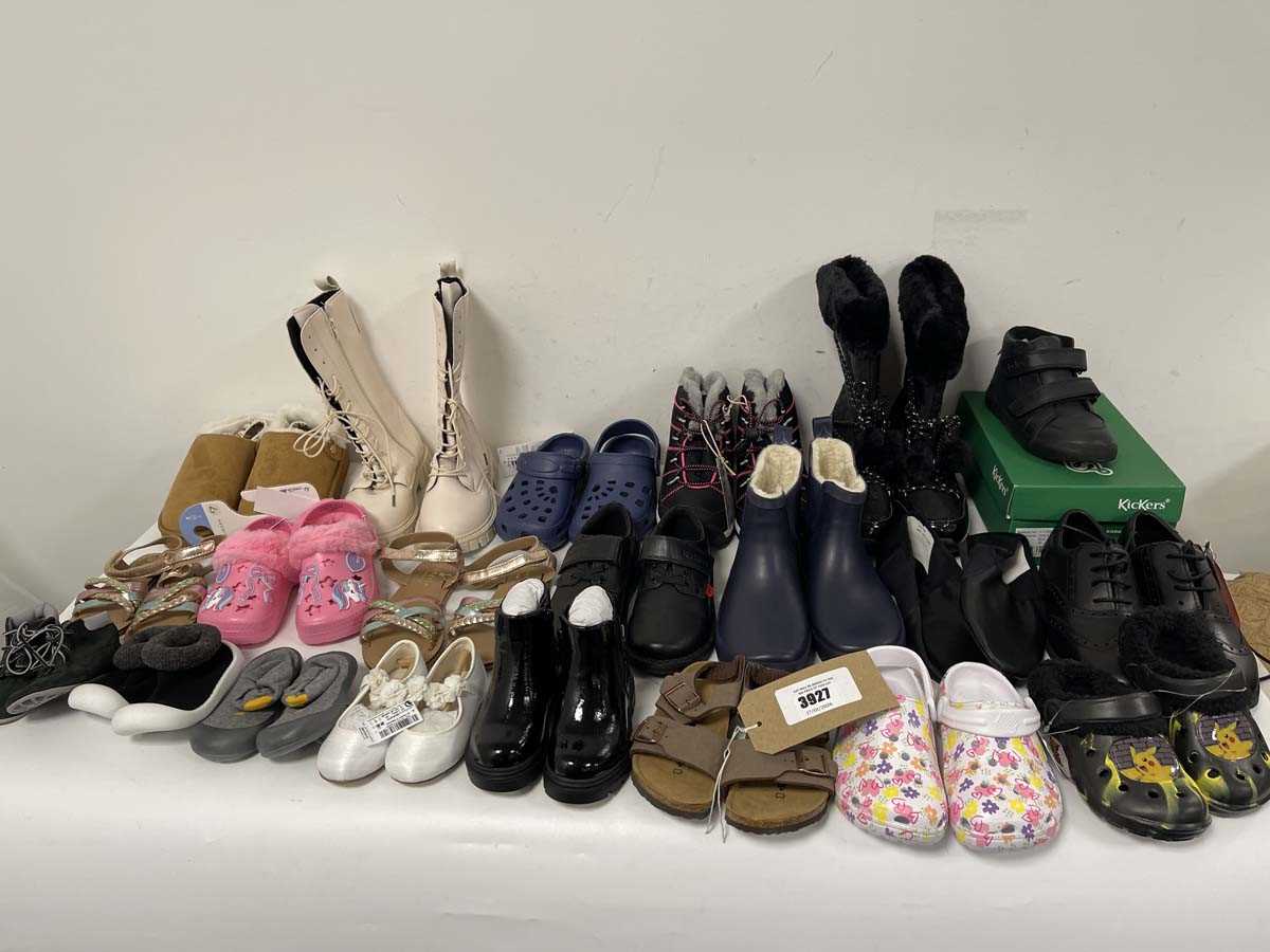 Lot 3927 - 21x Pairs of children's shoes to include Next,...