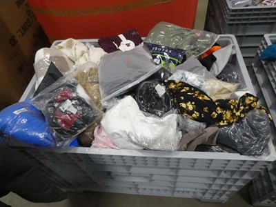 Lot 3928 - Pallet box (not included) containing mixed...