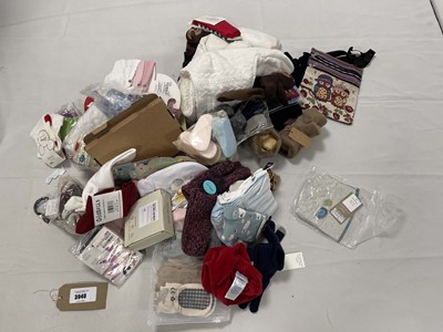 Lot 3940 - Selection of baby and children's accessories