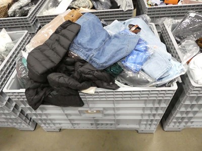 Lot 3948 - Pallet box (not included) containing mixed...