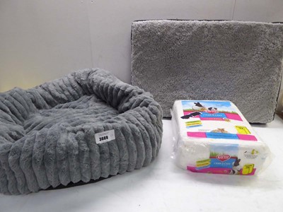 Lot 3689 - Dog bed, dog cushion pad and Small pet bedding