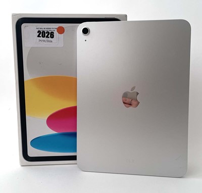 Lot iPad A16 A3354 128GB Silver with box and cable