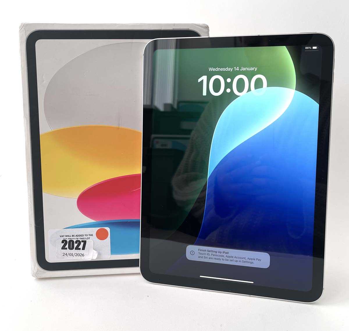 Lot iPad A16 A3354 128GB Silver with box and cable