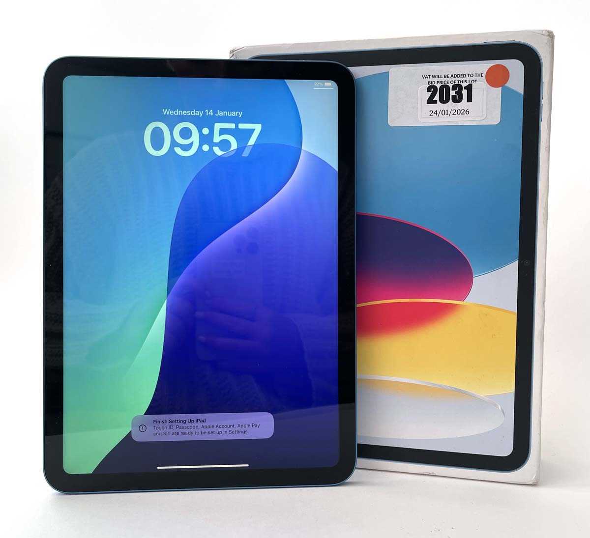 Lot iPad A16 A3354 128GB Blue with box, plug and...