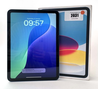 Lot iPad A16 A3354 128GB Blue with box, plug and...