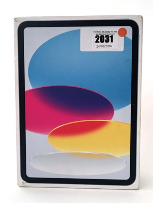 Lot iPad A16 A3354 128GB Blue with box, plug and...