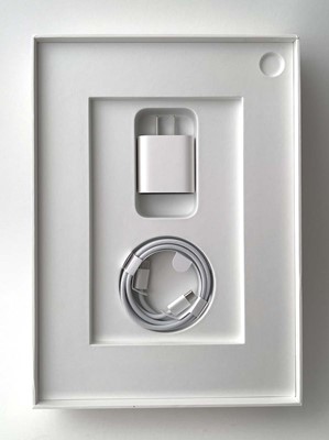 Lot iPad A16 A3354 128GB Blue with box, plug and...