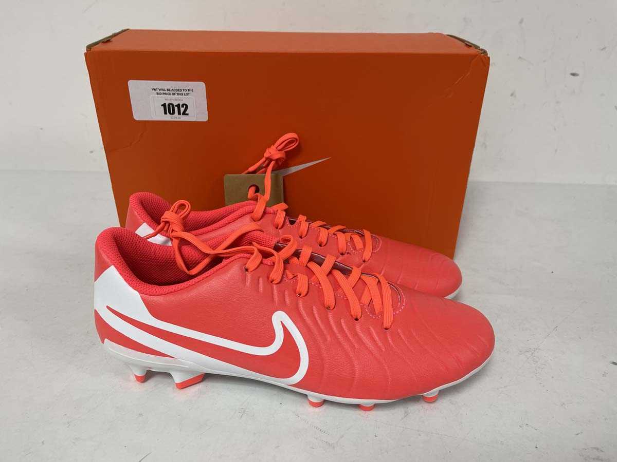 Lot Nike legend 10 club football boots in hot lava...