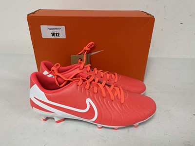 Lot Nike legend 10 club football boots in hot lava...