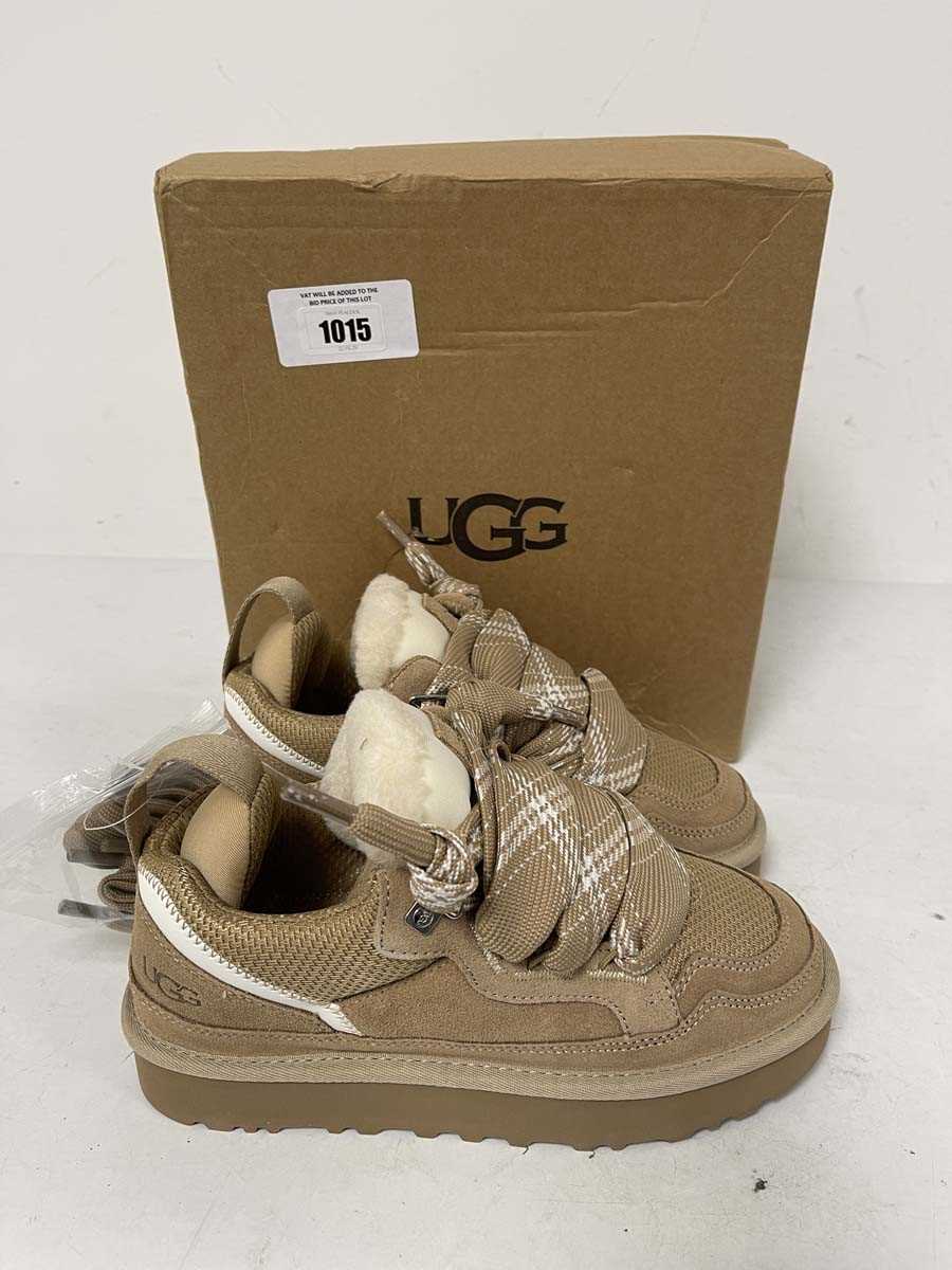 Lot Ugg classic mini II trainers in sand size UK4 -...