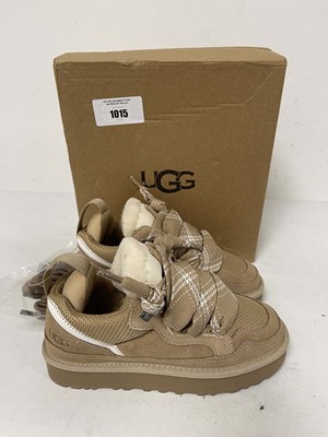 Lot Ugg classic mini II trainers in sand size UK4 -...