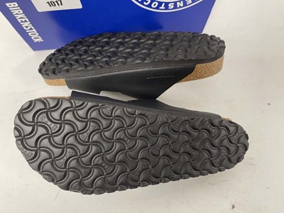 Lot Birkenstock arizona BS sandals in black size...