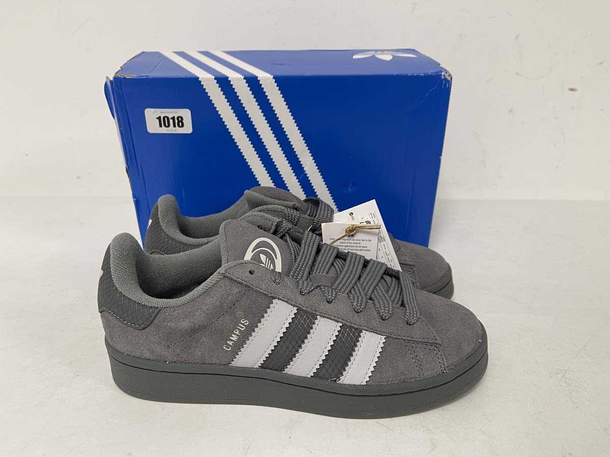 Lot Adidas children's campus 00s trainers in grey...
