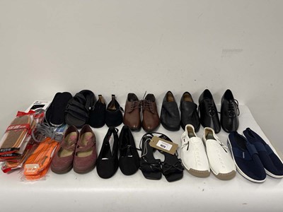 Lot 9x Pairs of shoes in various styles to include...