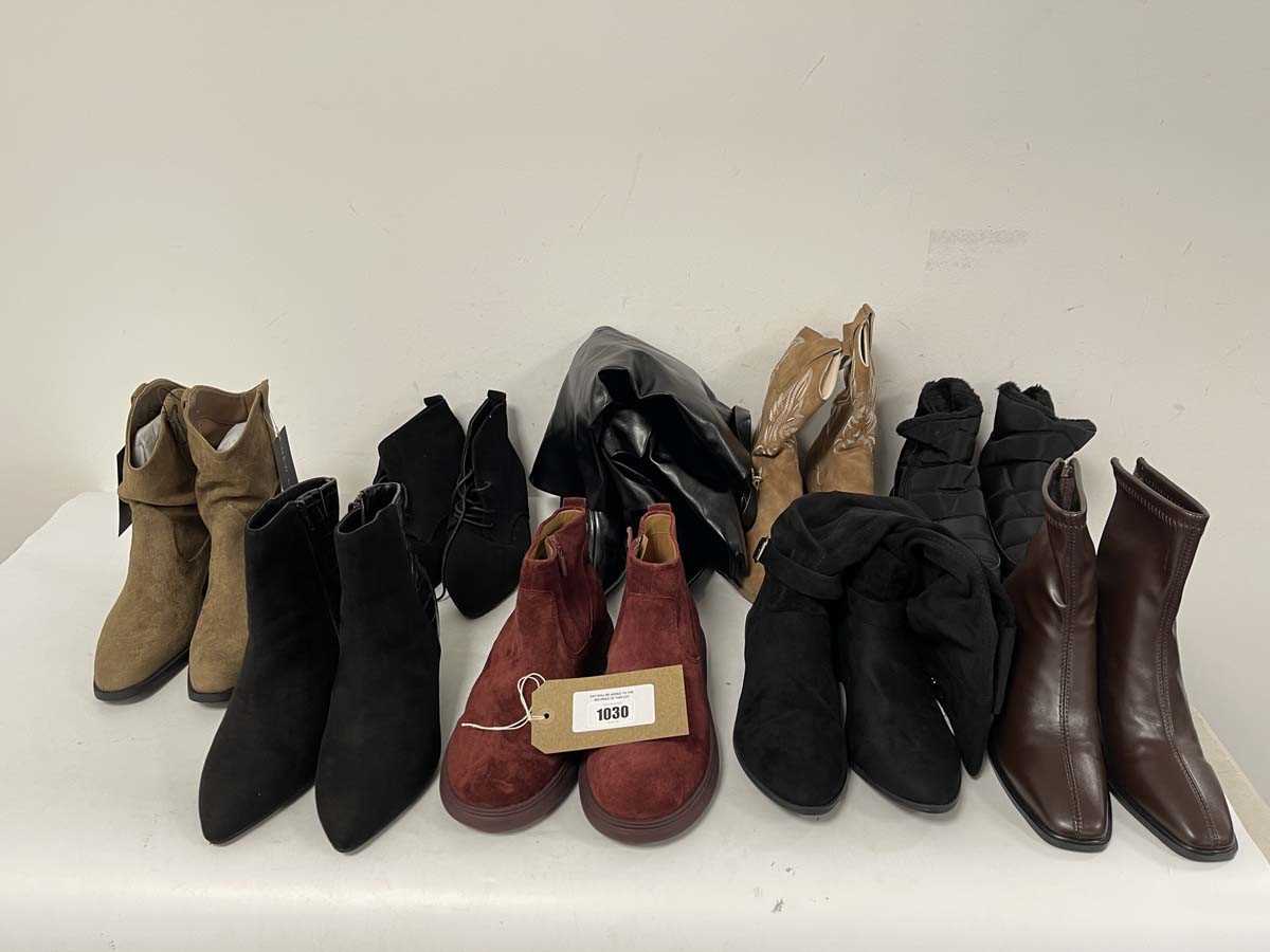 Lot 9x Pairs of boots in various styles to include...