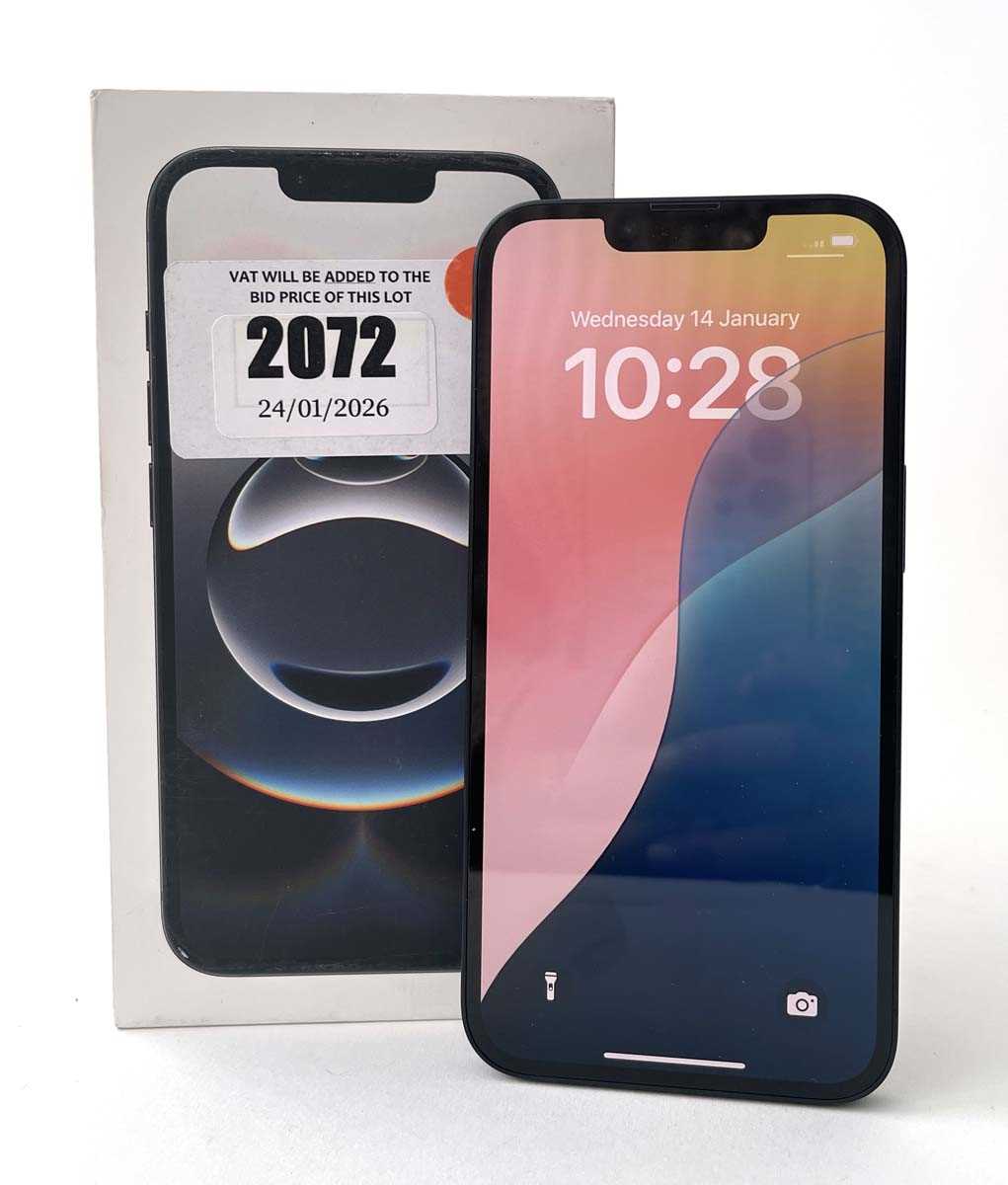 Lot iPhone 16e 128GB Black with box and cable