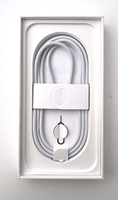 Lot iPhone 16e 128GB Black with box and cable