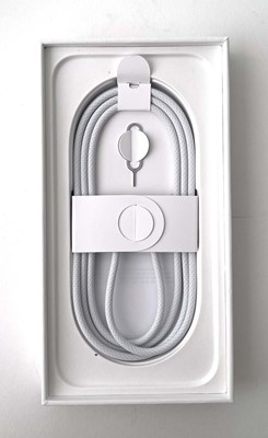 Lot iPhone 16e 128GB Black with box and cable