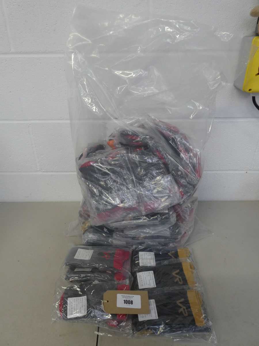 Lot A bag containing approx. 100 pairs of VR...