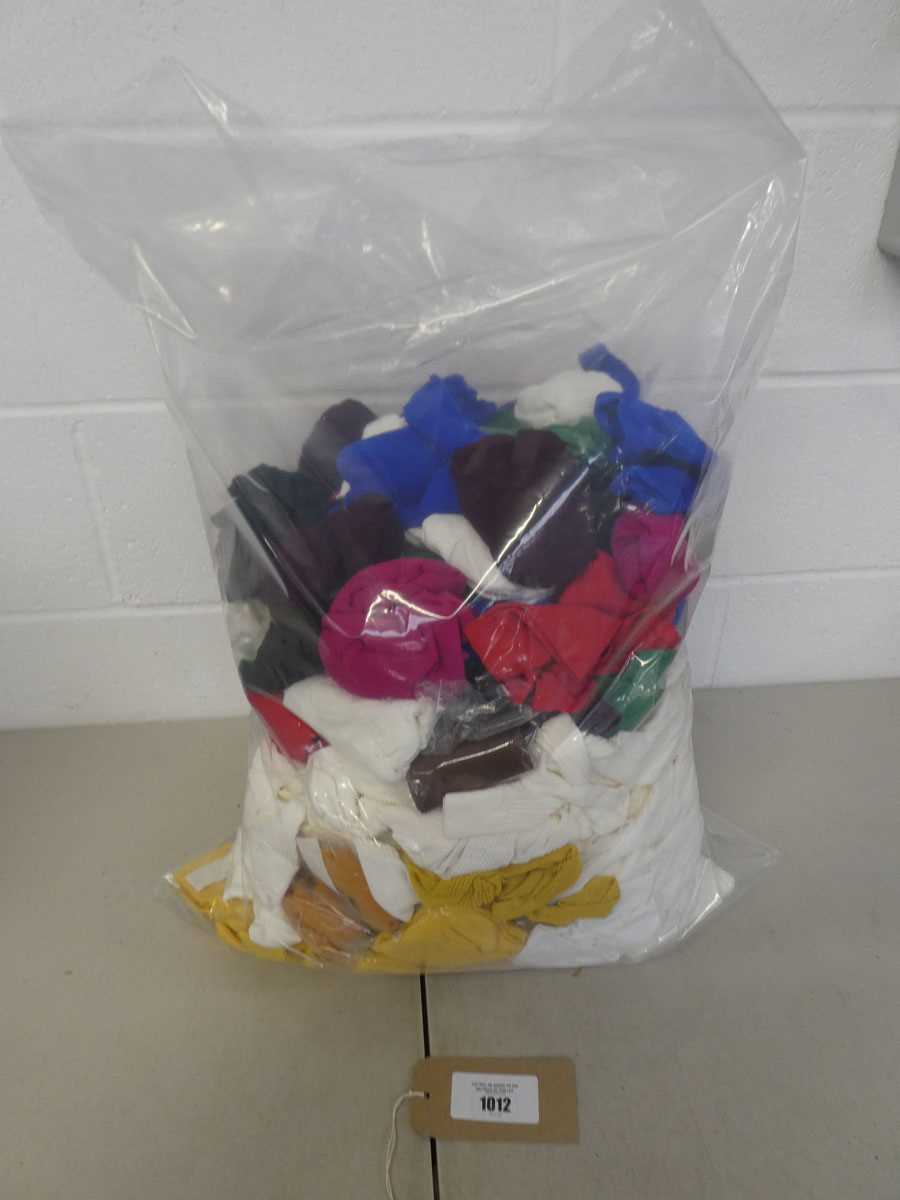 Lot A bag containing approx. 150 pairs of...