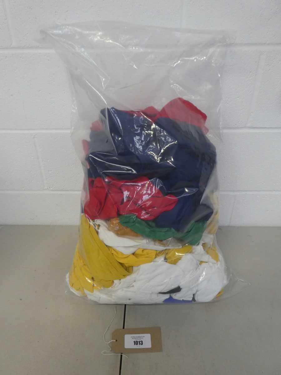 Lot A bag containing approx. 150 pairs of...