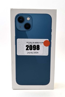 Lot iPhone 13 256GB Blue with box and cable