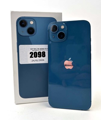 Lot iPhone 13 256GB Blue with box and cable