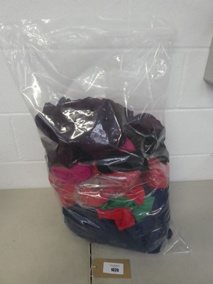 Lot A bag containing approx. 150 pairs of VR...